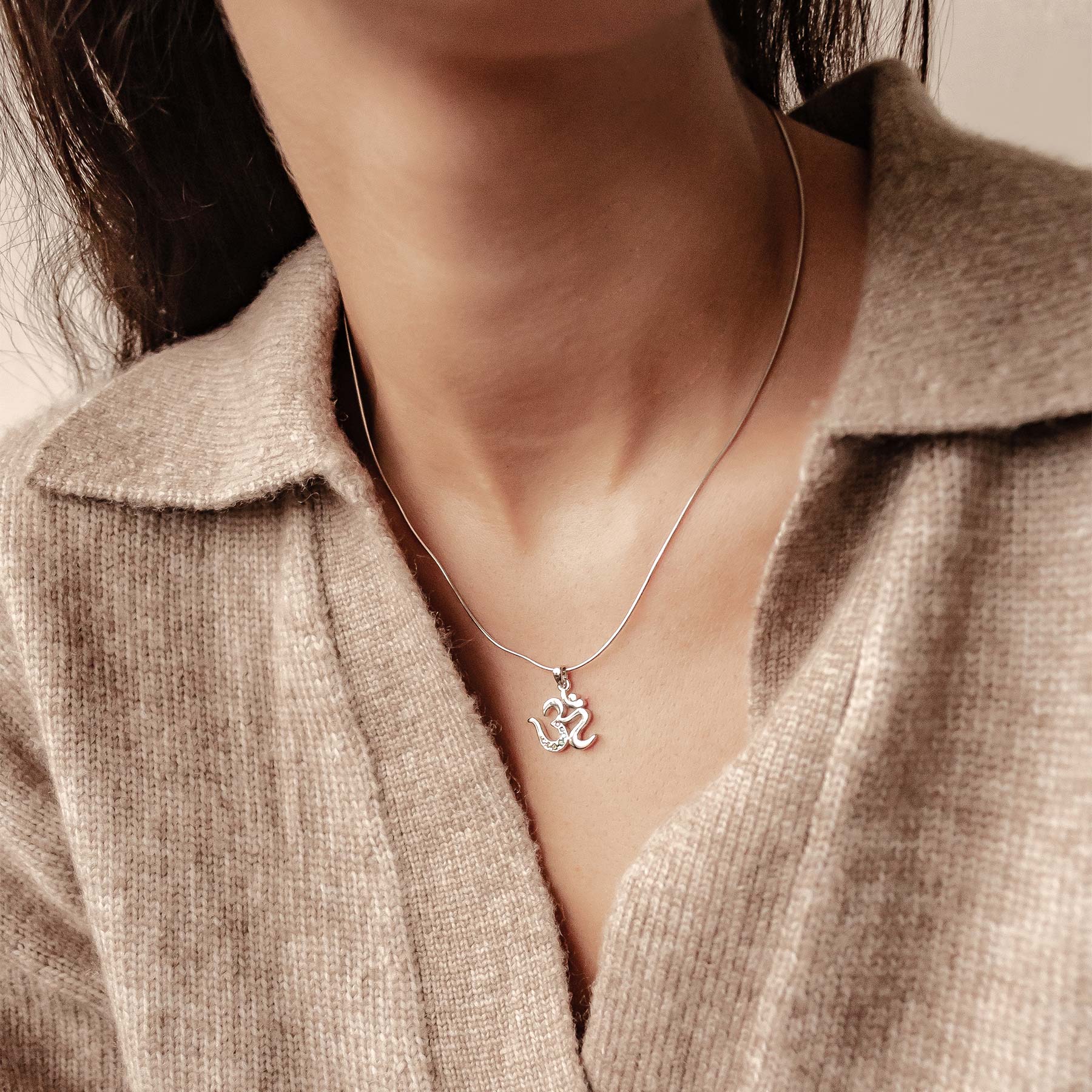 Chakra-Om-Anhänger Halskette für Einheit aus Sterlingsilber